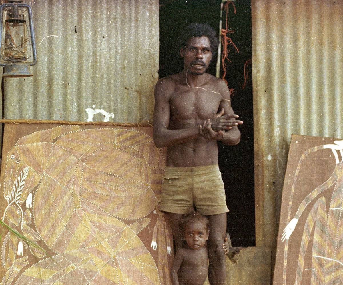Kay Lindjuwanga, Anna, Pamela and Sylvester with John Mawurndjul, Mumeka, January 1980