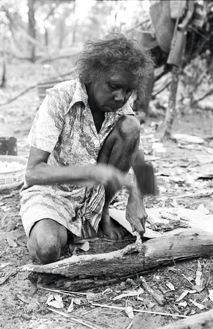 John Mawurndjul’s mother Mary Wurrdjedje, Mumeka, August 1980